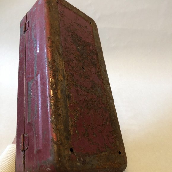 Vintage Old Metal Fishing Tackle Box Red w/tray cabin rustic planter - Picture 5 of 10